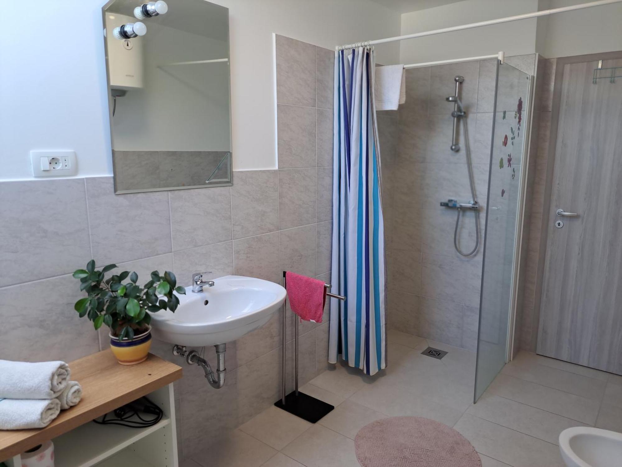 Apartments Bukor With Seasonal Pool Lukovica pri Domzalah Exterior foto